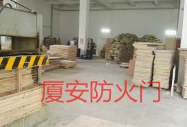 木質(zhì)防火門(mén)車(chē)間