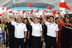 <b>禮贊70年! 白云安檢唱響《我和我的祖國》-上??者\</b>