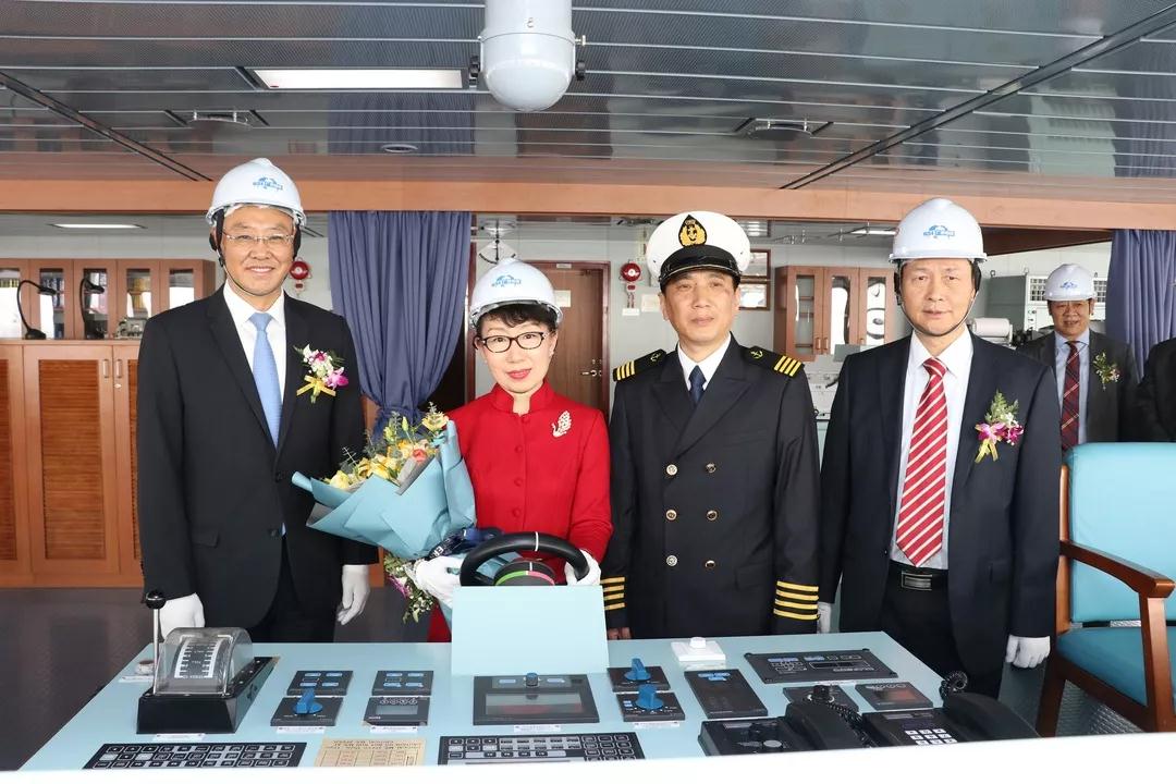 烏克蘭航空-廣船為中遠海運能源交付最新一代11.4萬噸LR型油輪！