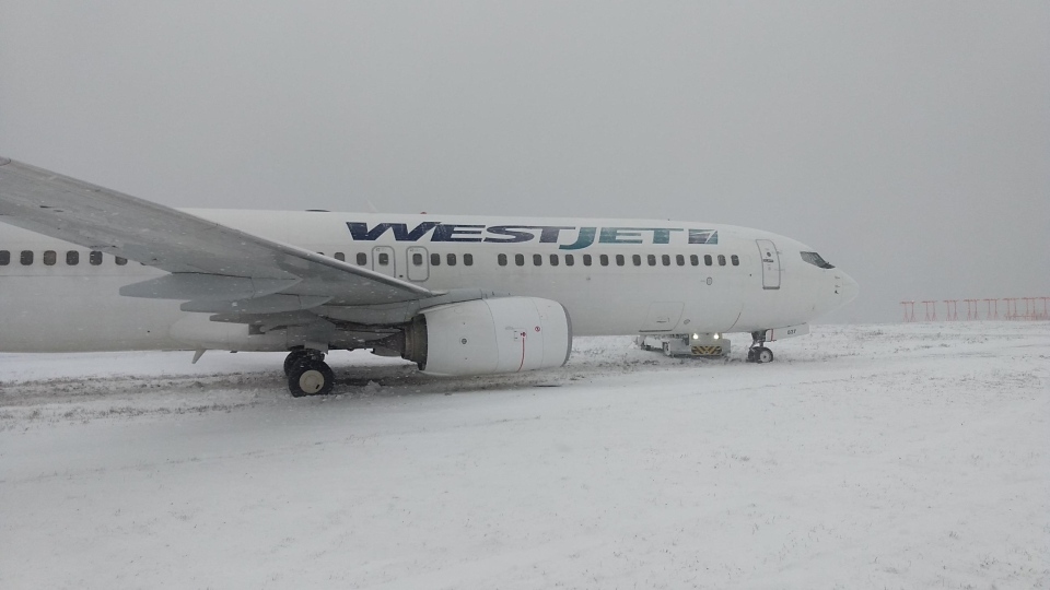 視頻：西捷航空一客機雪天著陸時沖出跑道 無人受傷