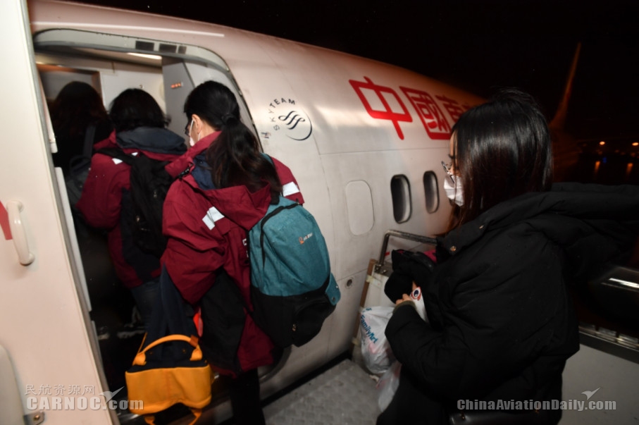 海運價格-東航包機伴著鼠年鐘聲起飛 運送上海首批136名醫(yī)護人員馳援武漢