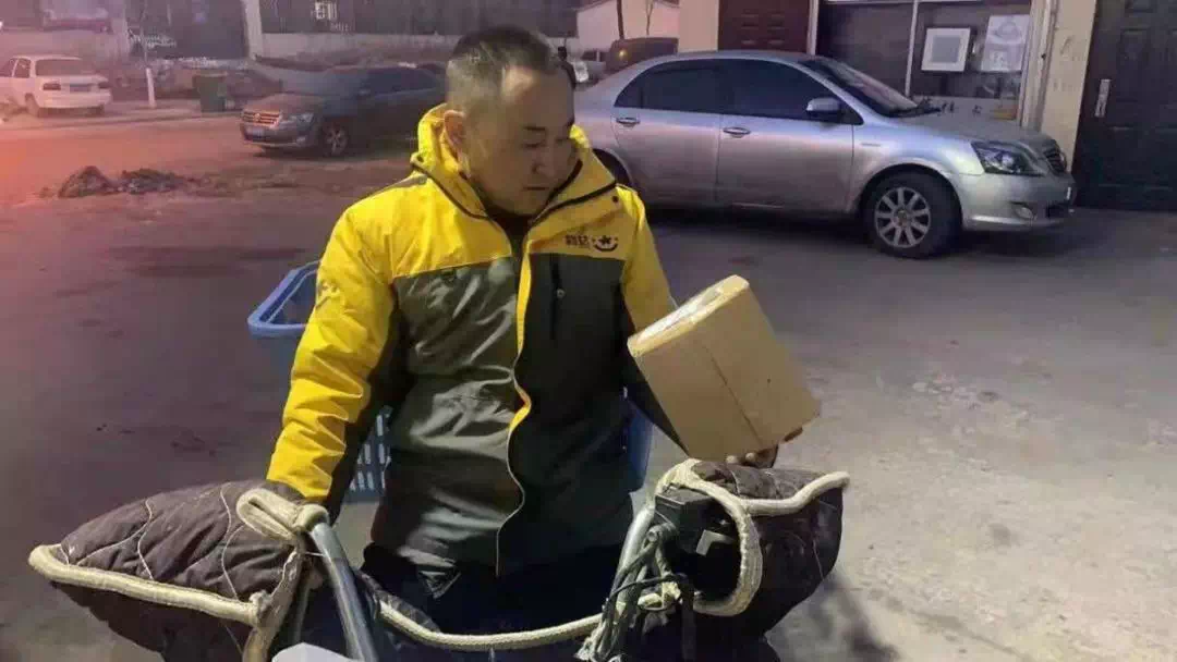 快遞小哥的春節(jié)模式：負(fù)責(zé)人留守派件，發(fā)3倍工資+紅包
