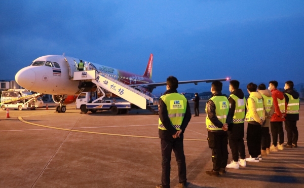 恩施機(jī)場(chǎng)完成海外首批募捐物資抵港保障