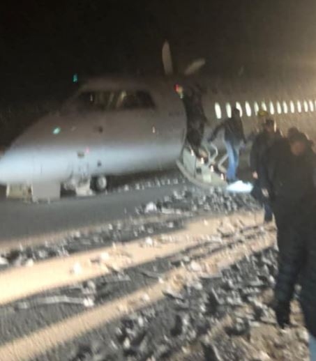 西捷航空客機(jī)降落時起落架坍塌