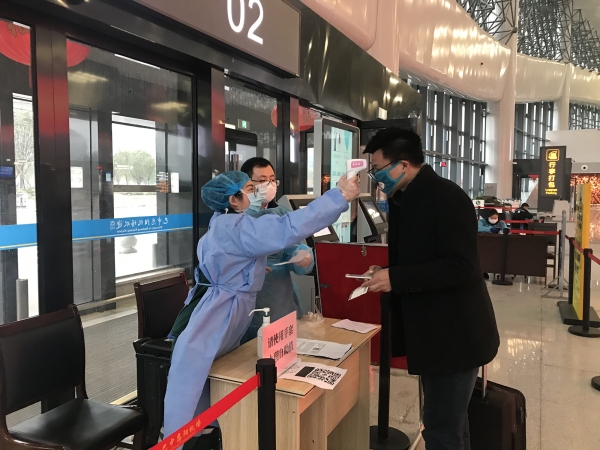 日本空運(yùn)到中國-九寨黃龍機(jī)場：以白衣為鎧 與病毒相搏