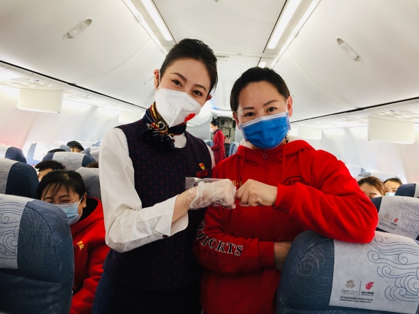 烏克蘭航空-國(guó)航內(nèi)蒙古公司再派兩架飛機(jī)護(hù)送內(nèi)蒙古第八批醫(yī)療隊(duì)增援武漢
