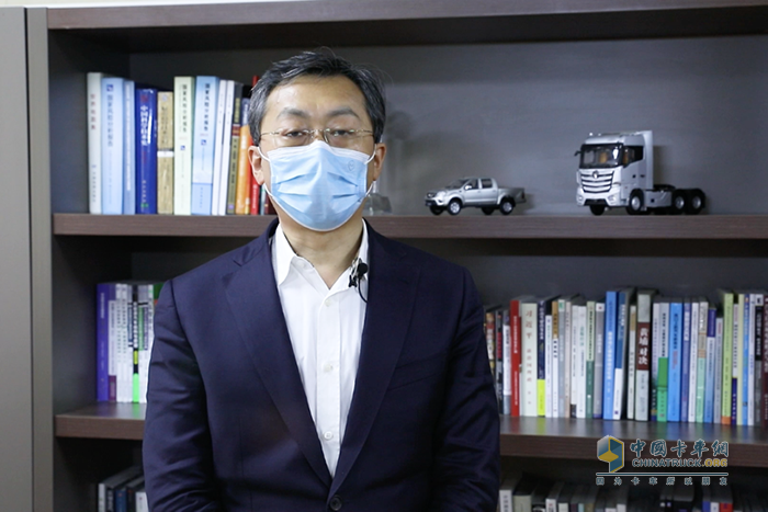 福田汽車集團黨委書記、總經(jīng)理鞏月瓊介紹為公路物流復(fù)工復(fù)產(chǎn)提供的相關(guān)支持