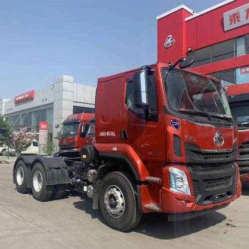 2.8m平頂駕駛室，自重輕至7.6T的乘龍H5平頂牽引車了解下？