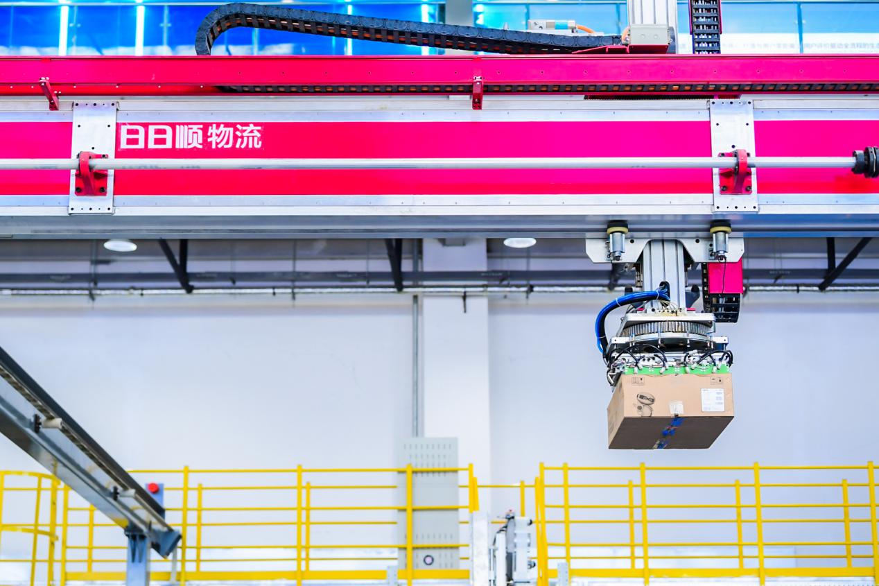 通過對(duì)全景智能掃描站、龍門揀選機(jī)器人等所有領(lǐng)先智能裝備以三維數(shù)字孿生進(jìn)行治理
-空運(yùn)查詢