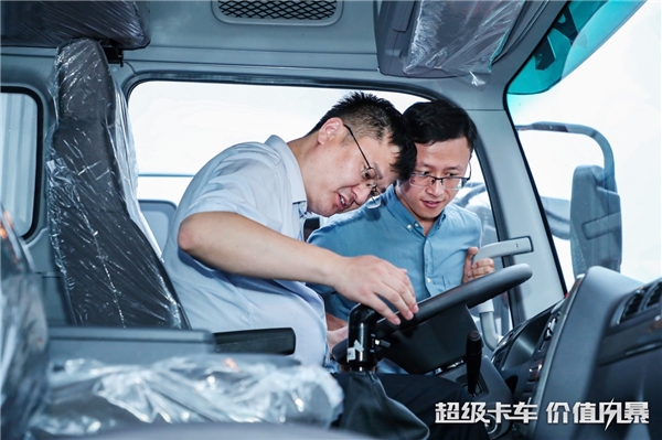 活動現(xiàn)場歐航歐馬可即與上海商橋物流達成100臺超級卡車的戰(zhàn)略合約
-菲律賓空運