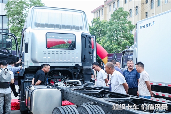 活動現(xiàn)場歐航歐馬可即與上海商橋物流達成100臺超級卡車的戰(zhàn)略合約
-菲律賓空運
