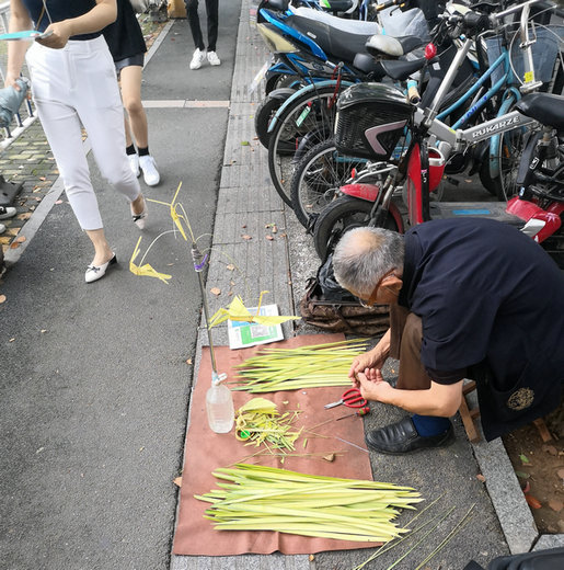 南京財經(jīng)大學營銷與物流治理學院：地攤經(jīng)濟，讓煙火重回城市