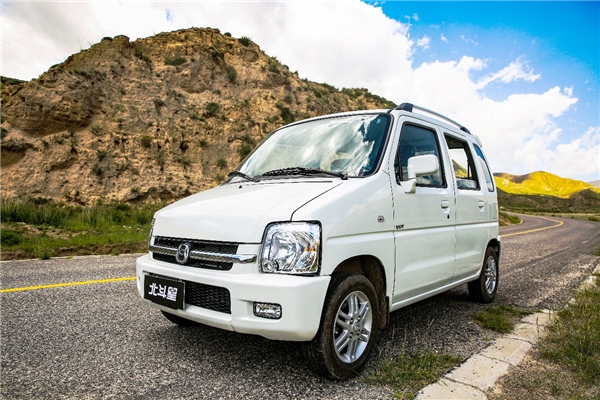 一直占據(jù)同級(jí)別最實(shí)用車型的No.1
-包機(jī)運(yùn)輸