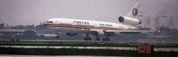 1999年東航派出客機執(zhí)行浦東機場試飛任務(wù)